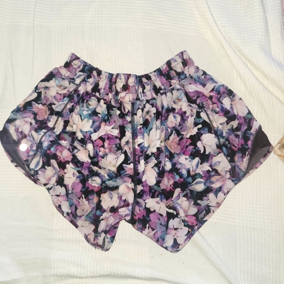 Lululemon Hotty Hot Short floral mesh trim size  6 tall - Picture 3 of 7